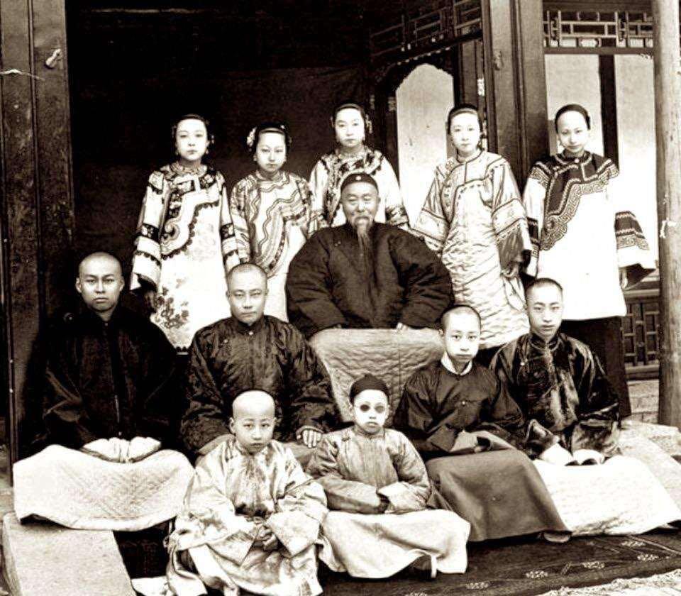 张爱玲的小说值得看吗,张爱玲创世纪全篇