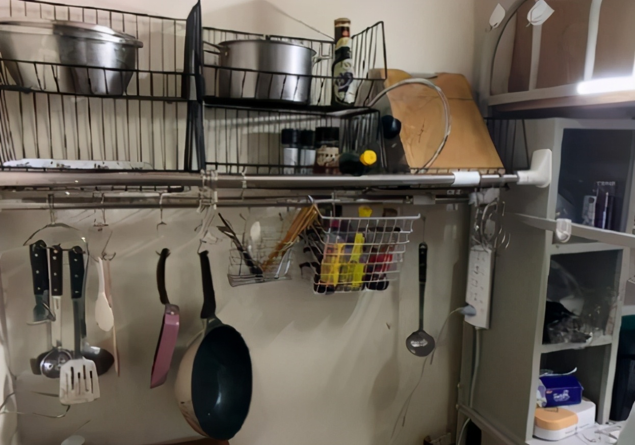 大学学生宿舍宿管员,大学宿舍的宿管阿姨检查宿舍