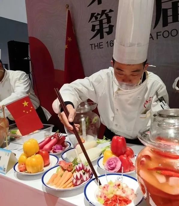 一泡而红!四川这座小城已火向全球,今天万人齐聚!