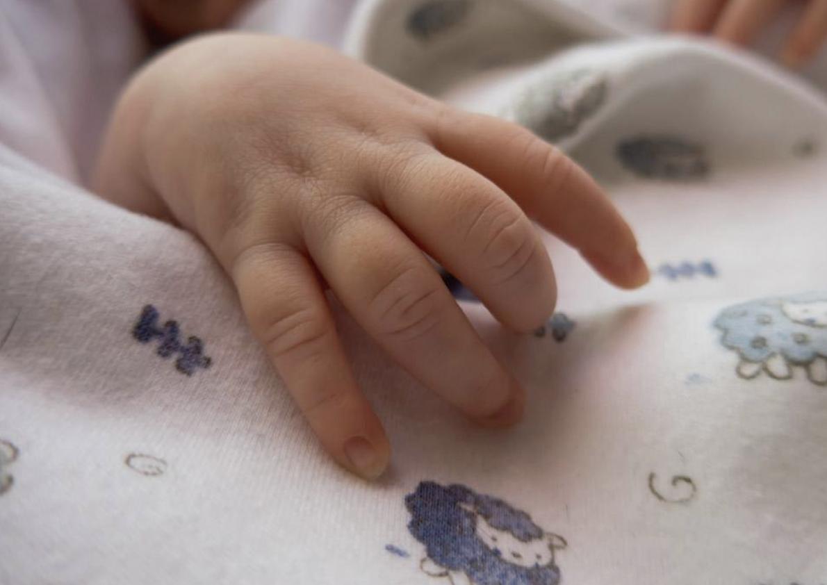 从宝宝手指甲看健康,辨别宝宝健康多观察宝宝指甲