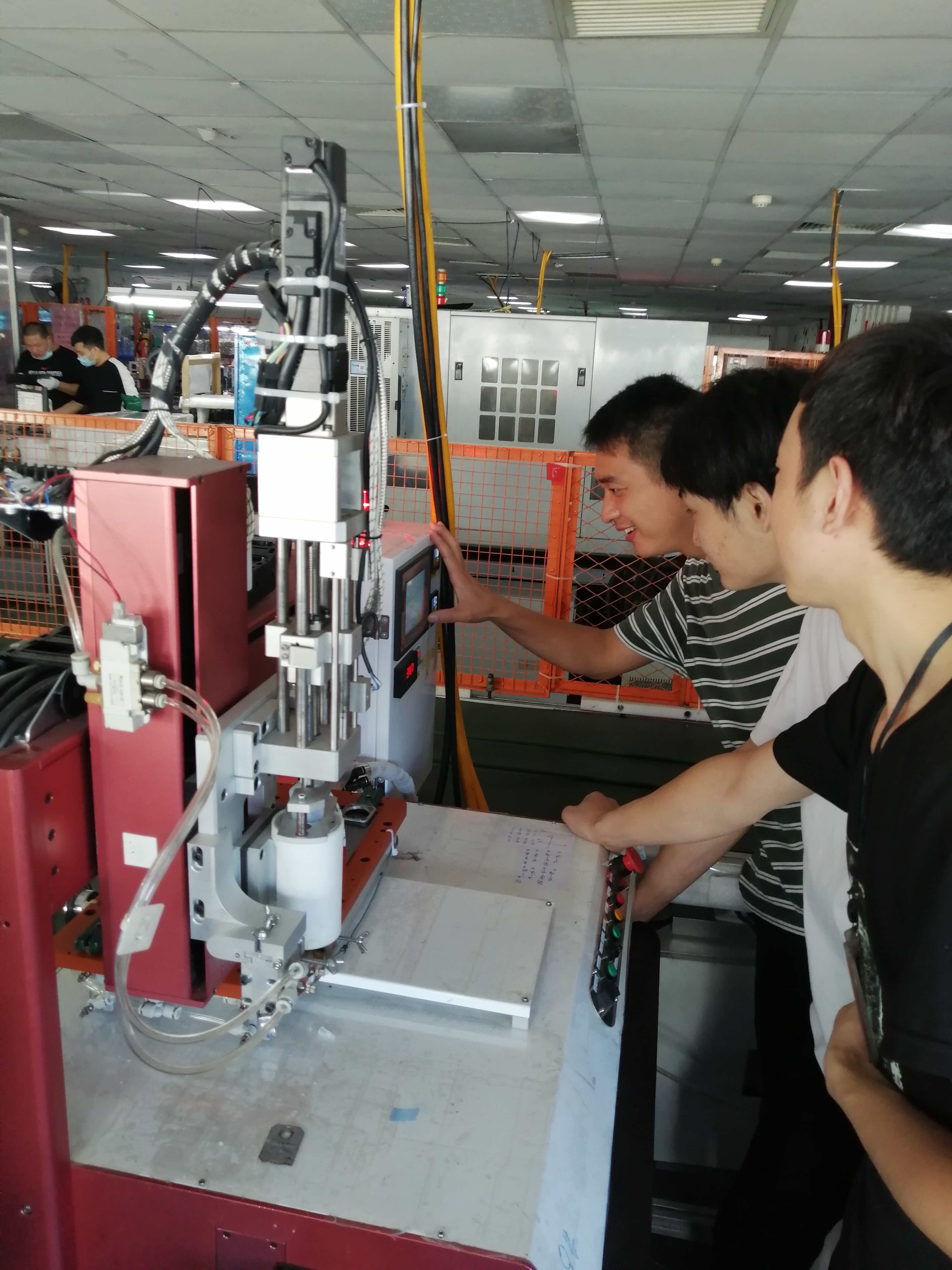 富士康小伙曾身陷传销窝,如今成了模具维修能手,被猎头高薪挖角