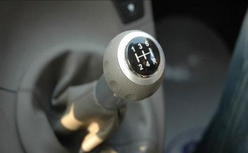 两脚离合器换挡法原理,货车两脚离合器换挡法详解