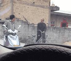 搞笑gif趣图你喜欢女神还是女汉子,搞笑gif趣图妹子健身辛苦吗