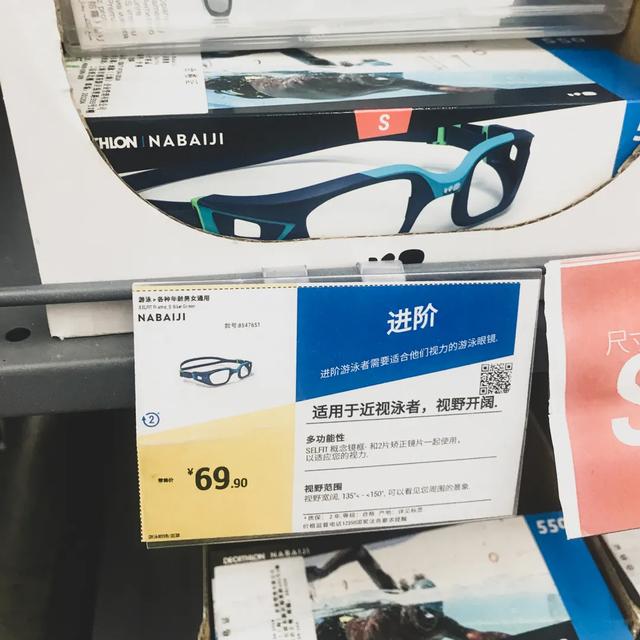 带娃游泳必须戴泳镜吗,儿童学游泳适合戴大框泳镜吗