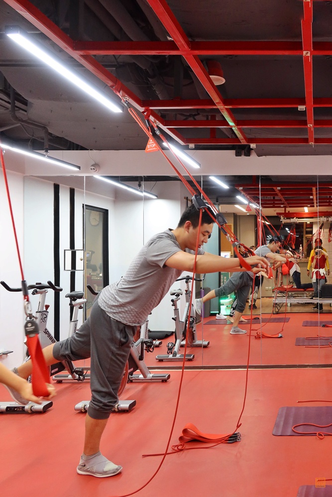 不能飞去巴黎伦敦,不如到大连喂鸽子,赏海景吃海鲜