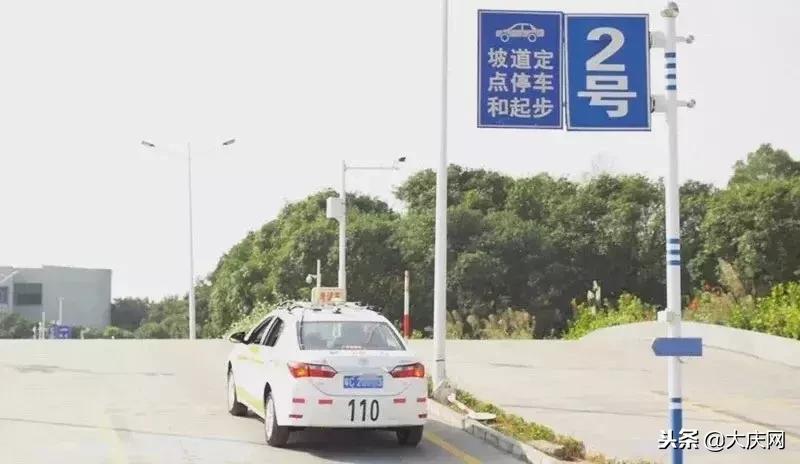 女司机考科目二当场吓傻蹲地上,女子科目二考试被别停崩溃大哭