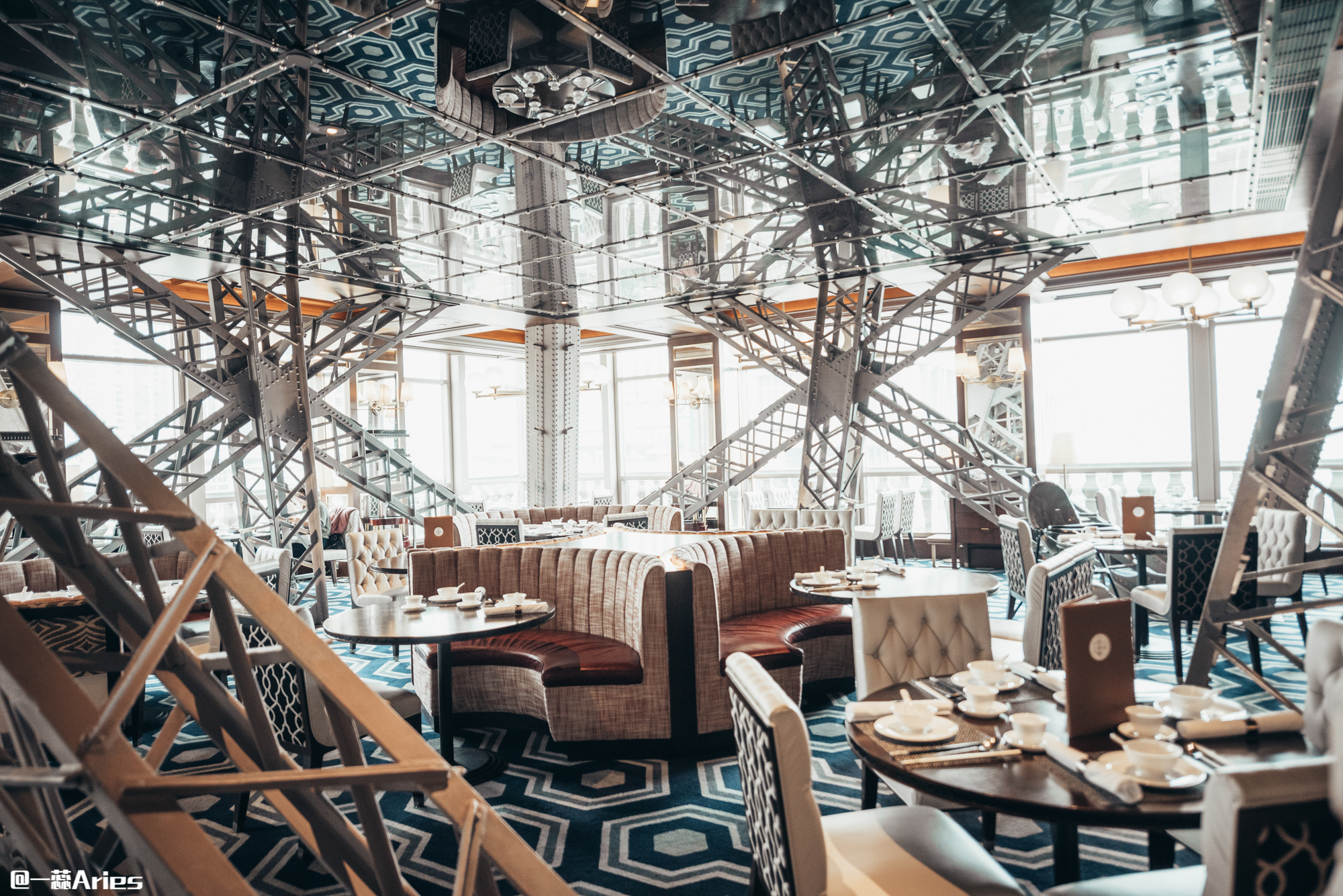 来澳门感受一下紫醉金迷,澳门一天游必去的美食街