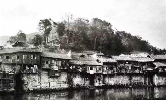 悠悠沱江:渔夫点亮边城夜,灯火照得凤凰醉!