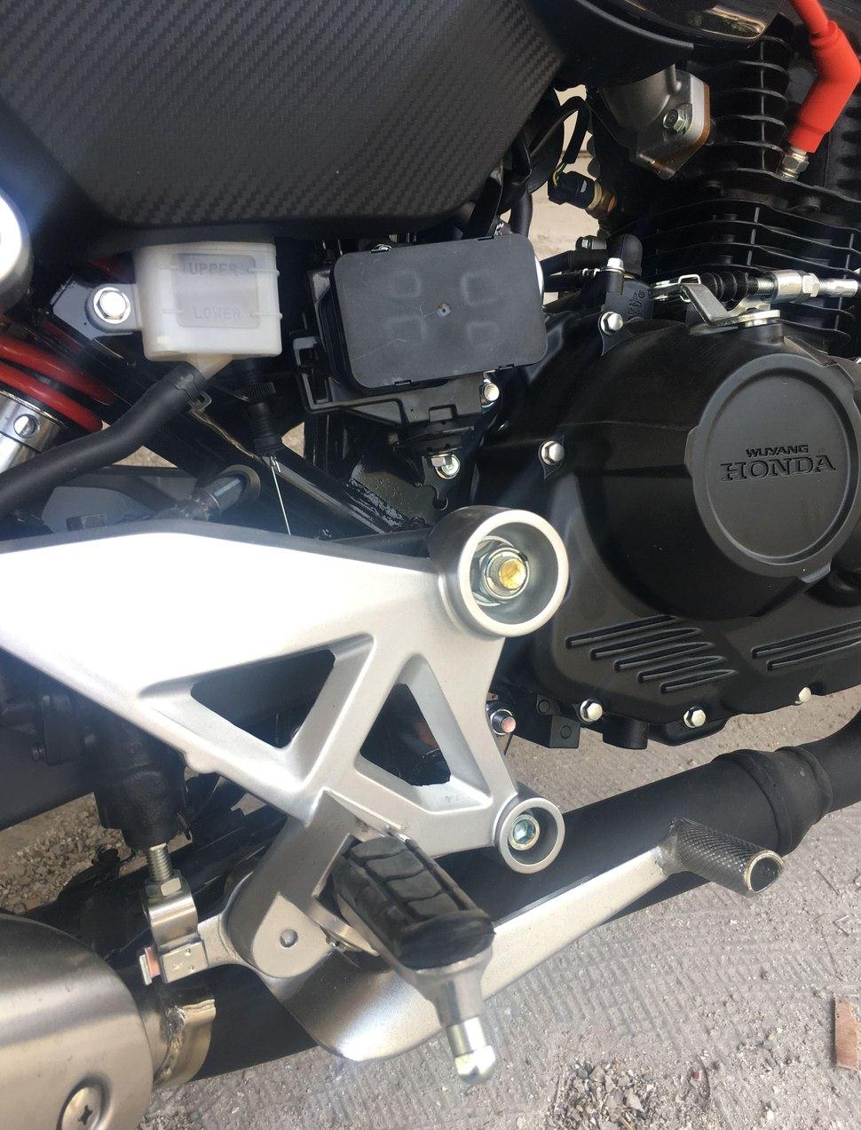 同事买了一辆日系车,同事买的摩托车