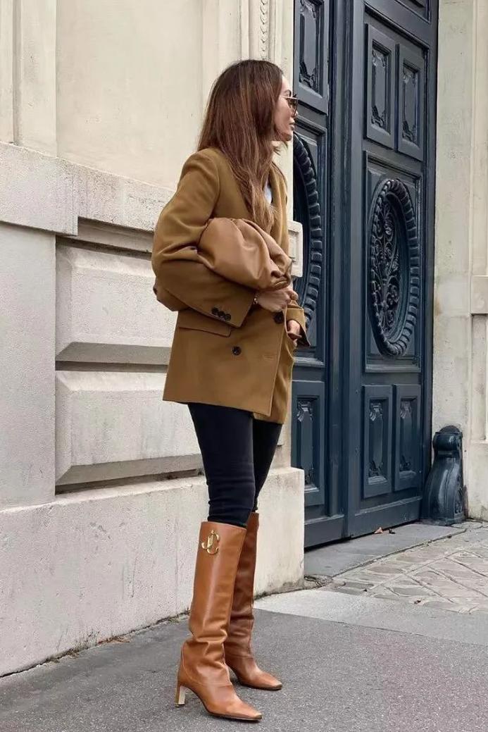 冬季显瘦裤子配靴子,现在还流行打底裤配靴子吗