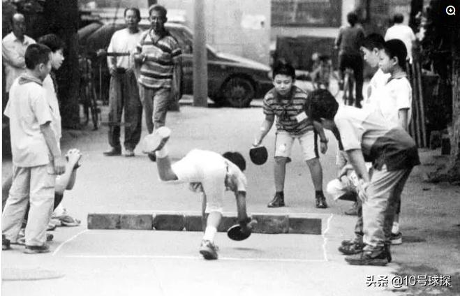 足球社会现象,足球经济如今现象