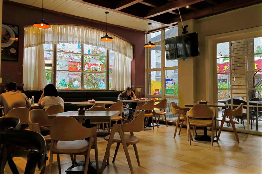 学生时代勾你馋虫的街边店，你和它上一次见面隔了几年？