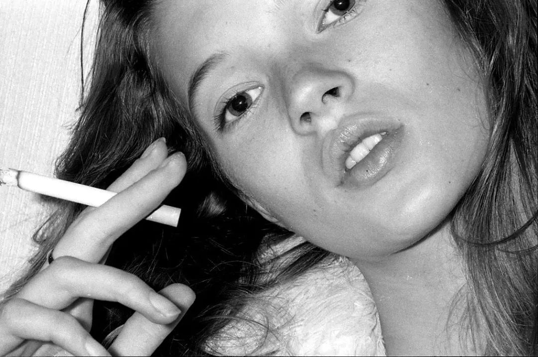 katemoss超模,47岁传奇超模katemoss海滩照片