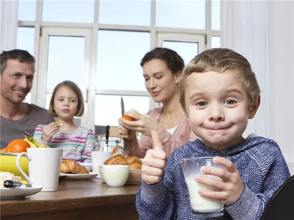 一个月宝宝怎么判断腹胀,宝宝腹胀如何快速排便