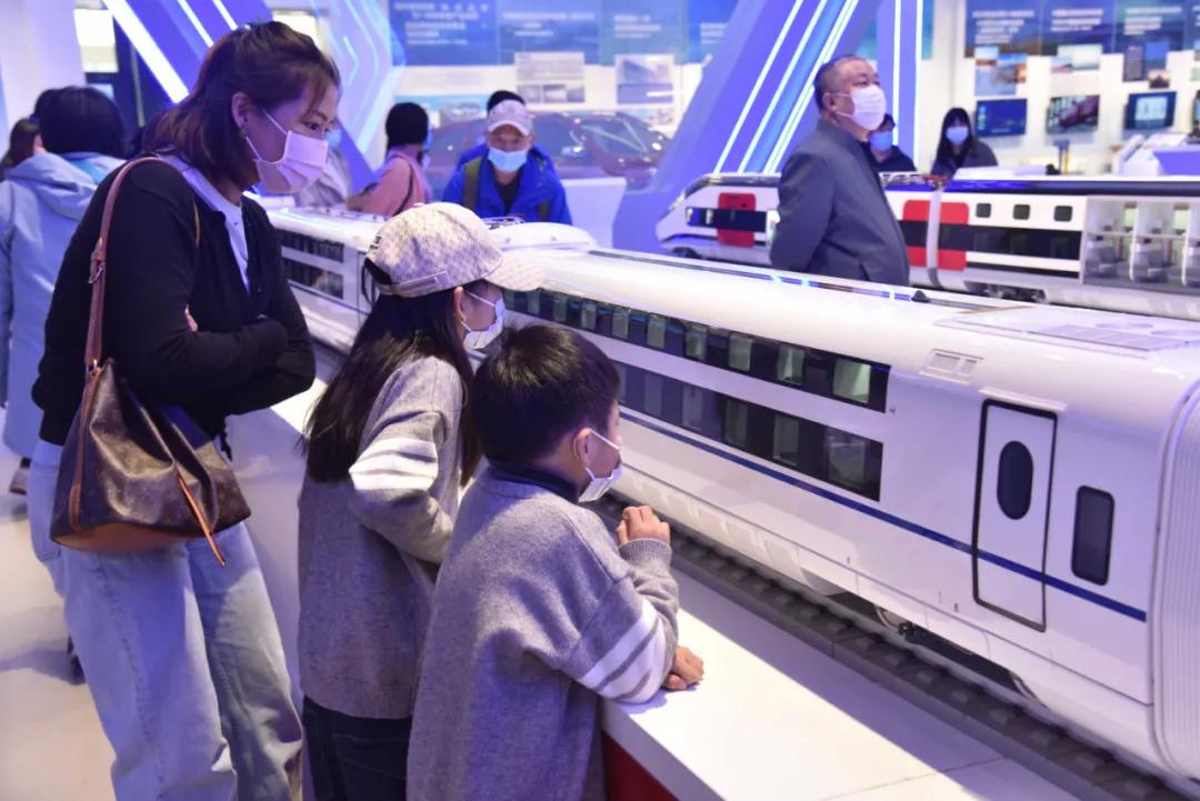 观展|当恒银期货的“金融大咖”们遇见了一个“硬核河北”