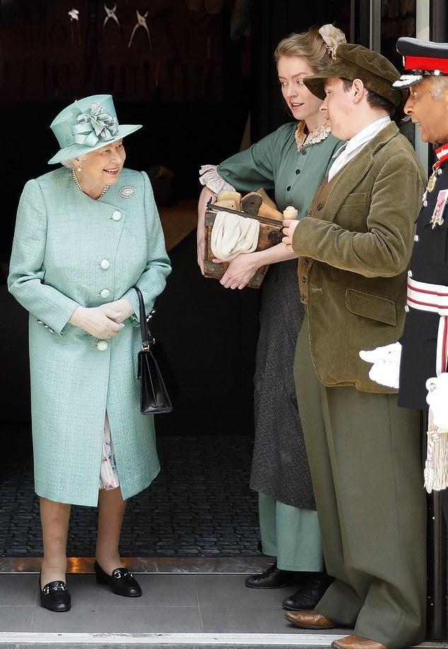 梅根凯特两王妃首次同框对决,凯特王妃和梅根近况