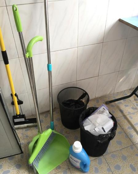 拖鞋坏了可以扔一只吗,拖鞋坏了扔垃圾桶