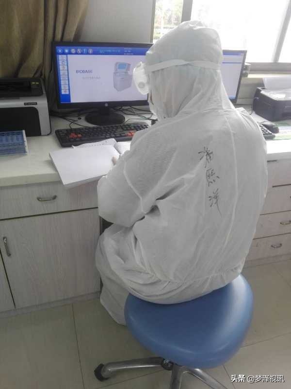 老爹支持儿子为抗日做贡献,父亲带领下全家参与抗疫