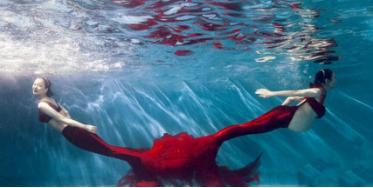 女星谢依霖晒水中分娩“血水”照每一对母子，都是生死之交