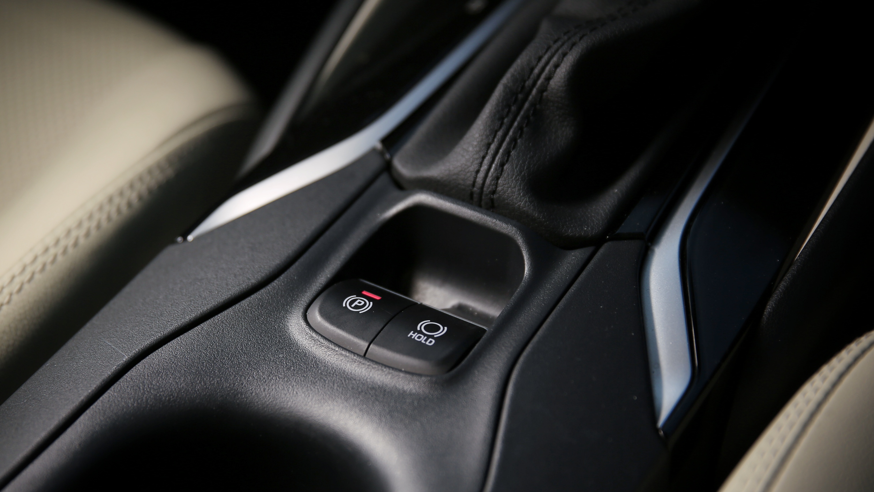 2020款卡罗拉双擎精英版试驾视频,卡罗拉双擎天青石2019款试驾