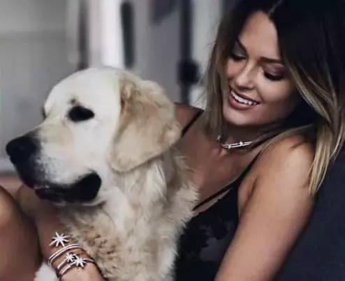 王诗龄炫富,李湘给王诗龄穿名牌包包