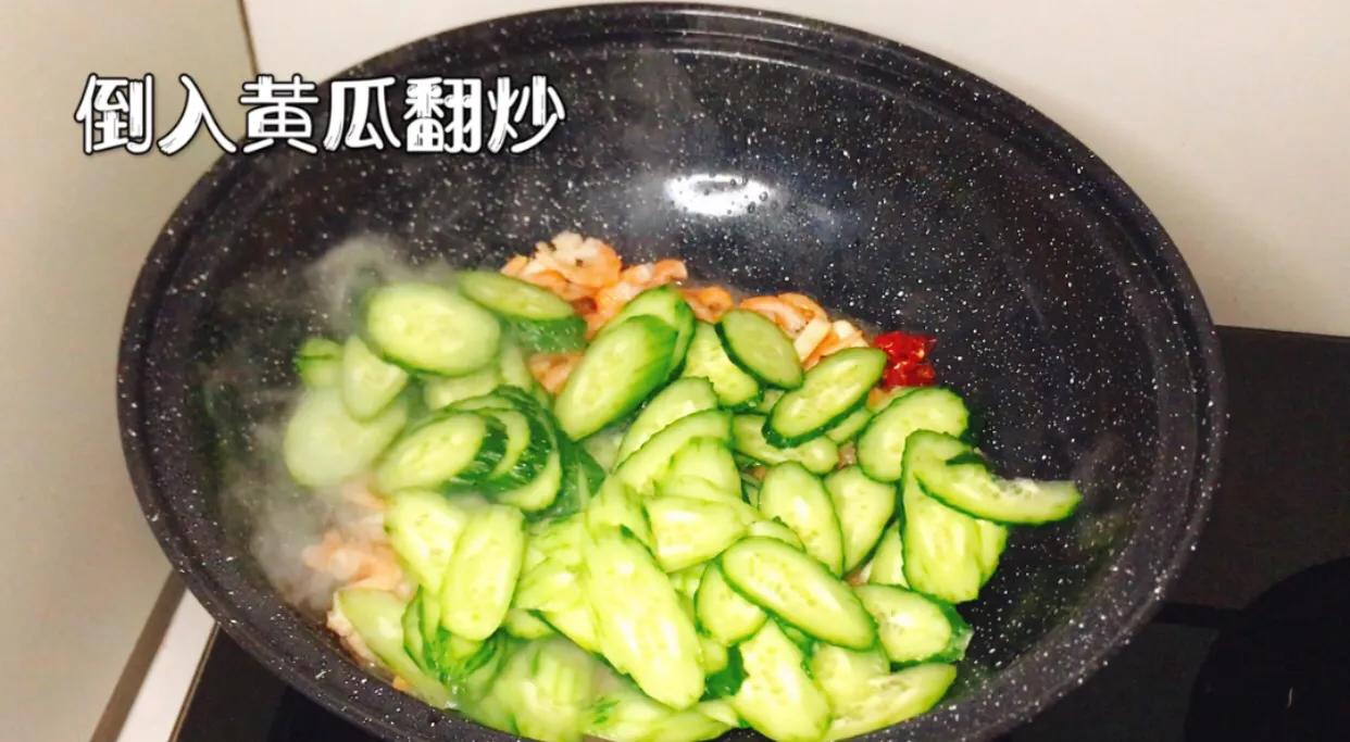 胡萝卜丁黄瓜丁炒虾仁怎么炒好吃,虾仁怎么做营养减肥餐
