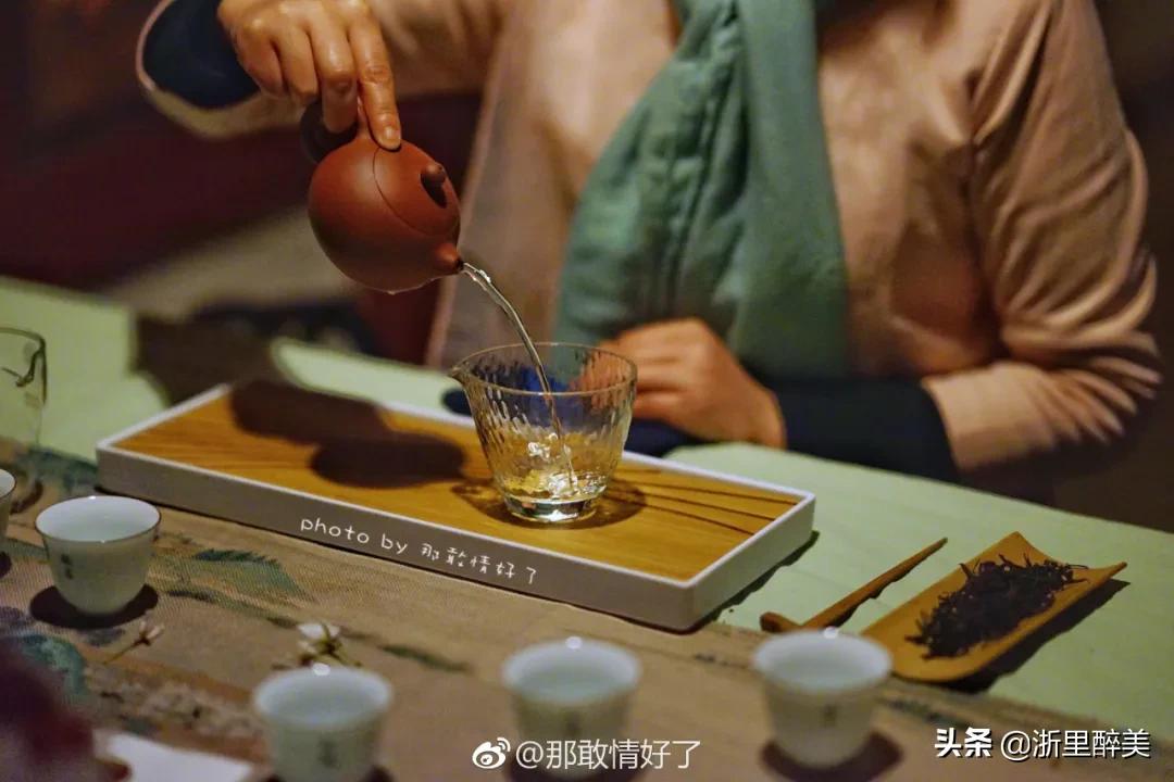 湖光秋月两相和古诗,湖光秋月两相和的诗意