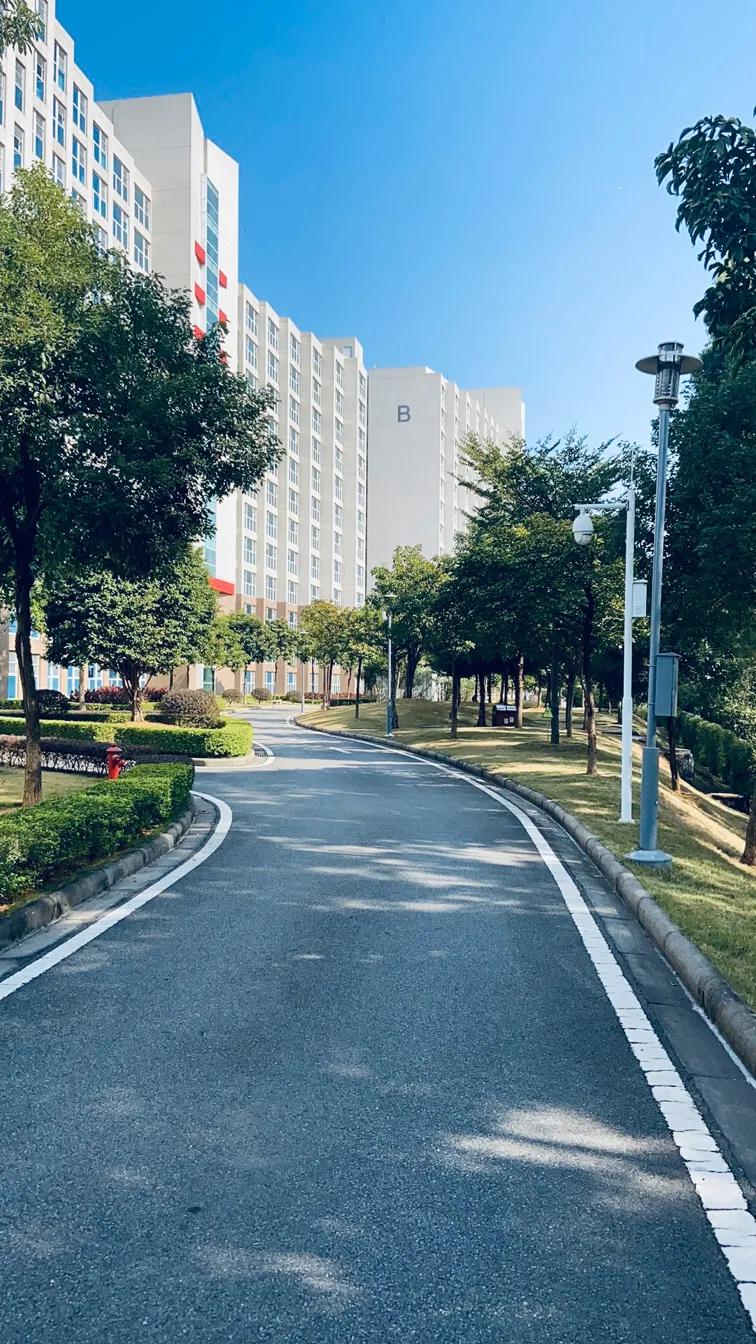 广州宿舍条件最好的大专,广东哪些厂宿舍环境最好的