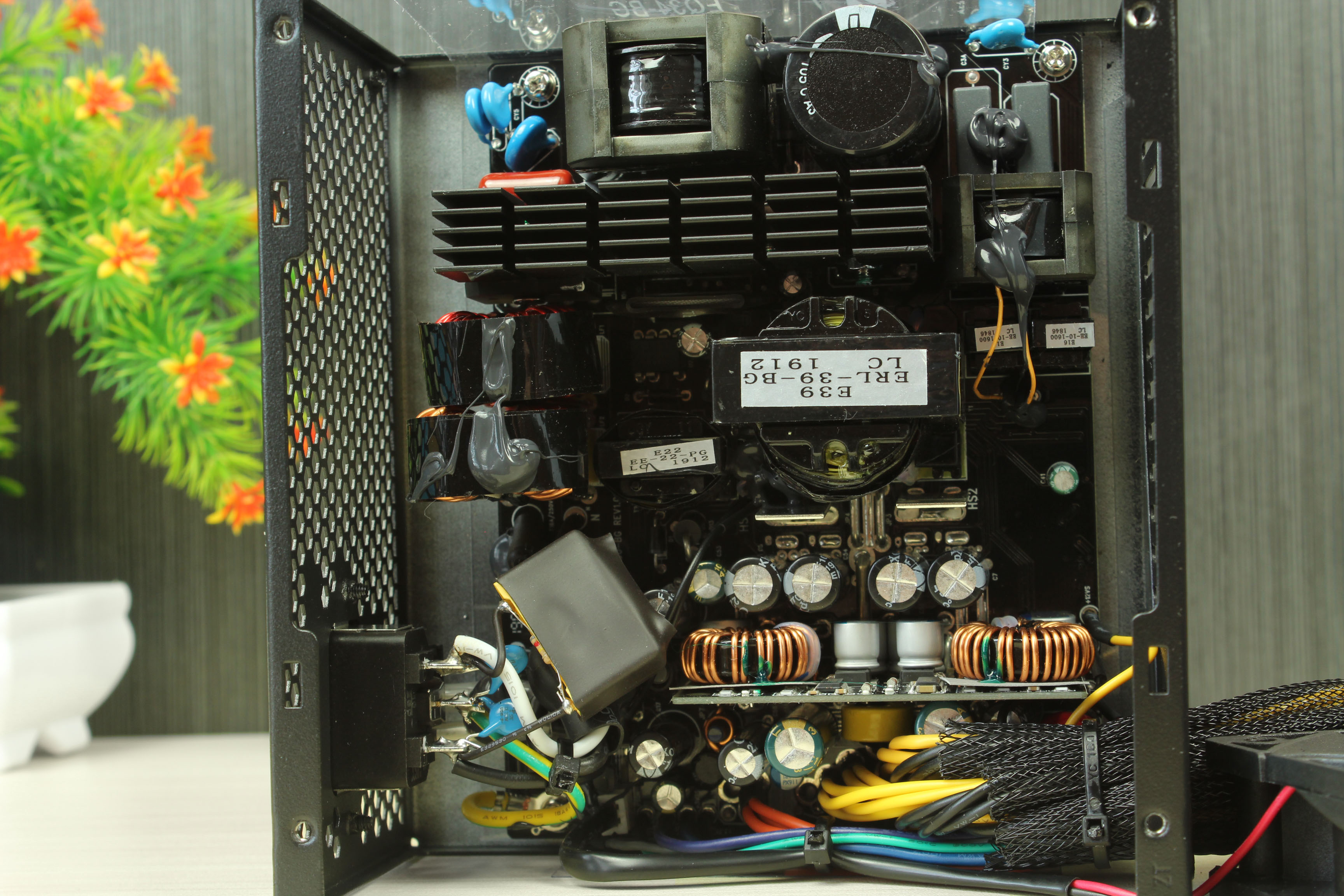 鑫谷gp700g黑金版是低端电源吗,鑫谷750w80plus靠谱吗