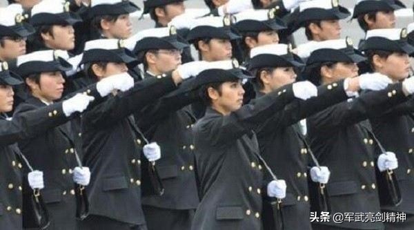 日本女兵阅兵仪式2018,日本女兵阅兵需要背包吗