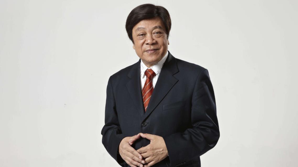 “央视台柱子”倪萍：与赵忠祥主持春晚多年，却在事业巅峰期隐退