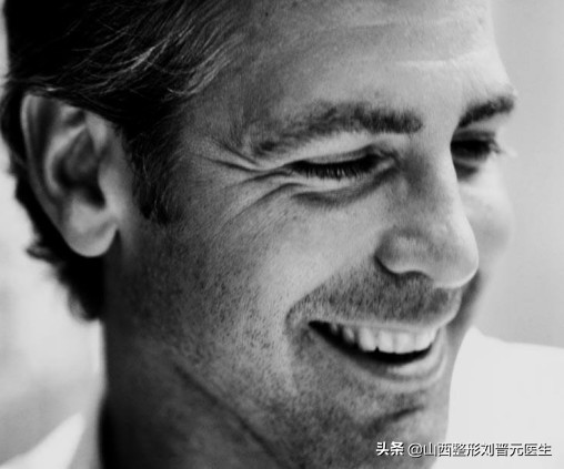 先改善细纹还是先修复抗衰,眼部显老怎么做抗衰