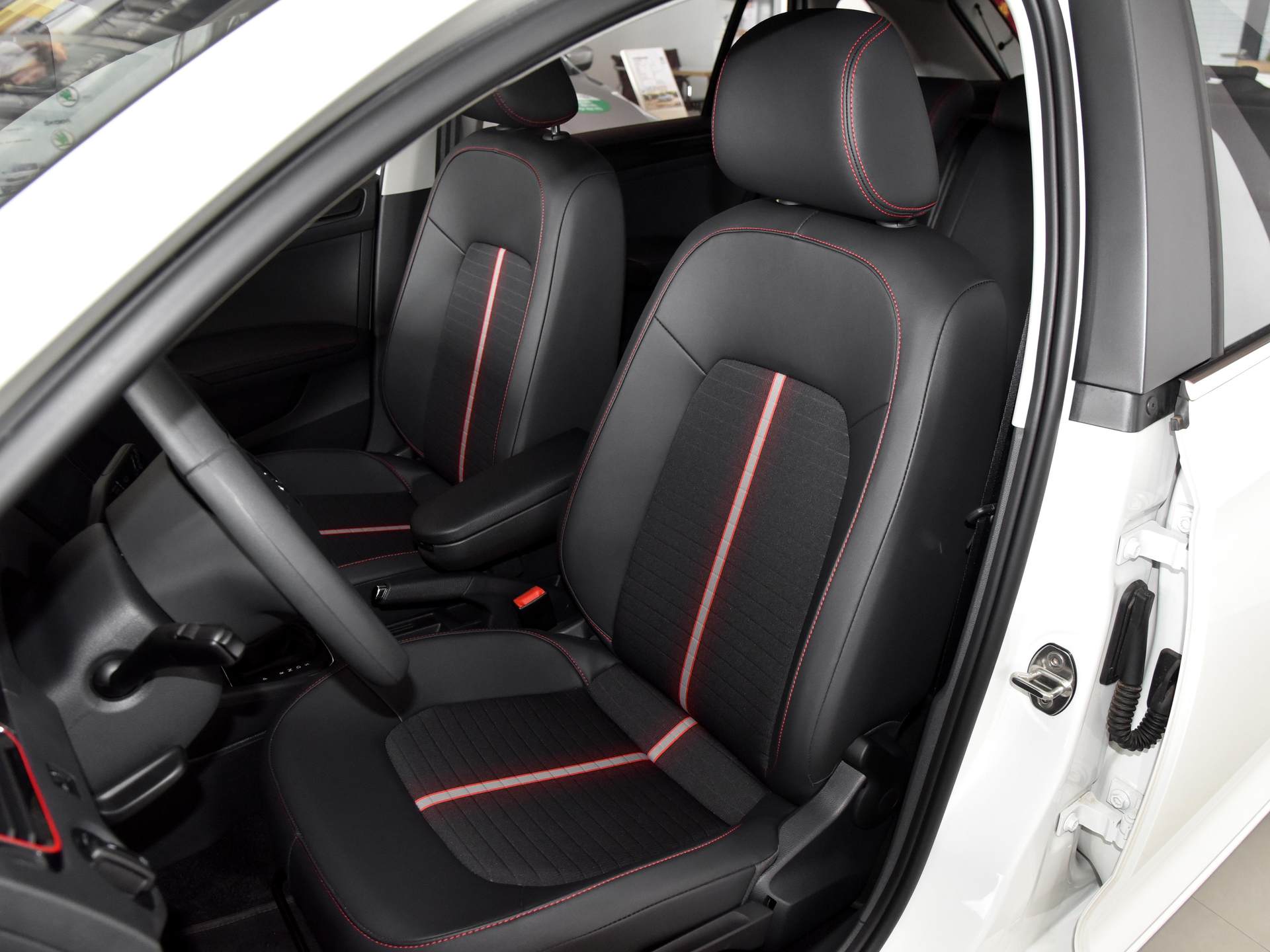 小型车性价比最高的是哪一款,小型家用车性价比高的