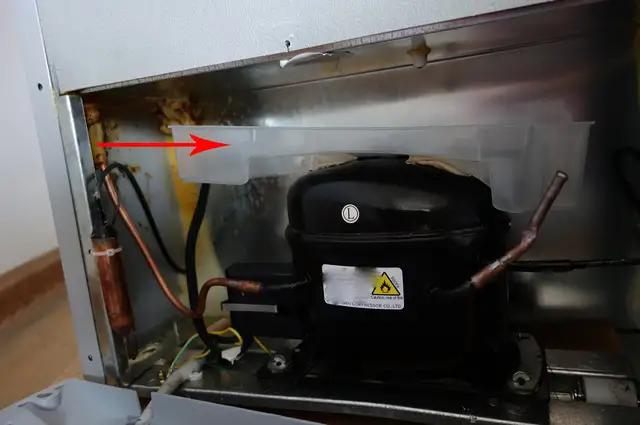 冰箱储水盒发臭排水管要洗吗,冰箱储水盒清理了还是有臭味