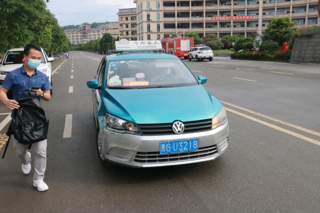 多部门联合开展高考护航行动,保康多警种联动为高考保驾护航