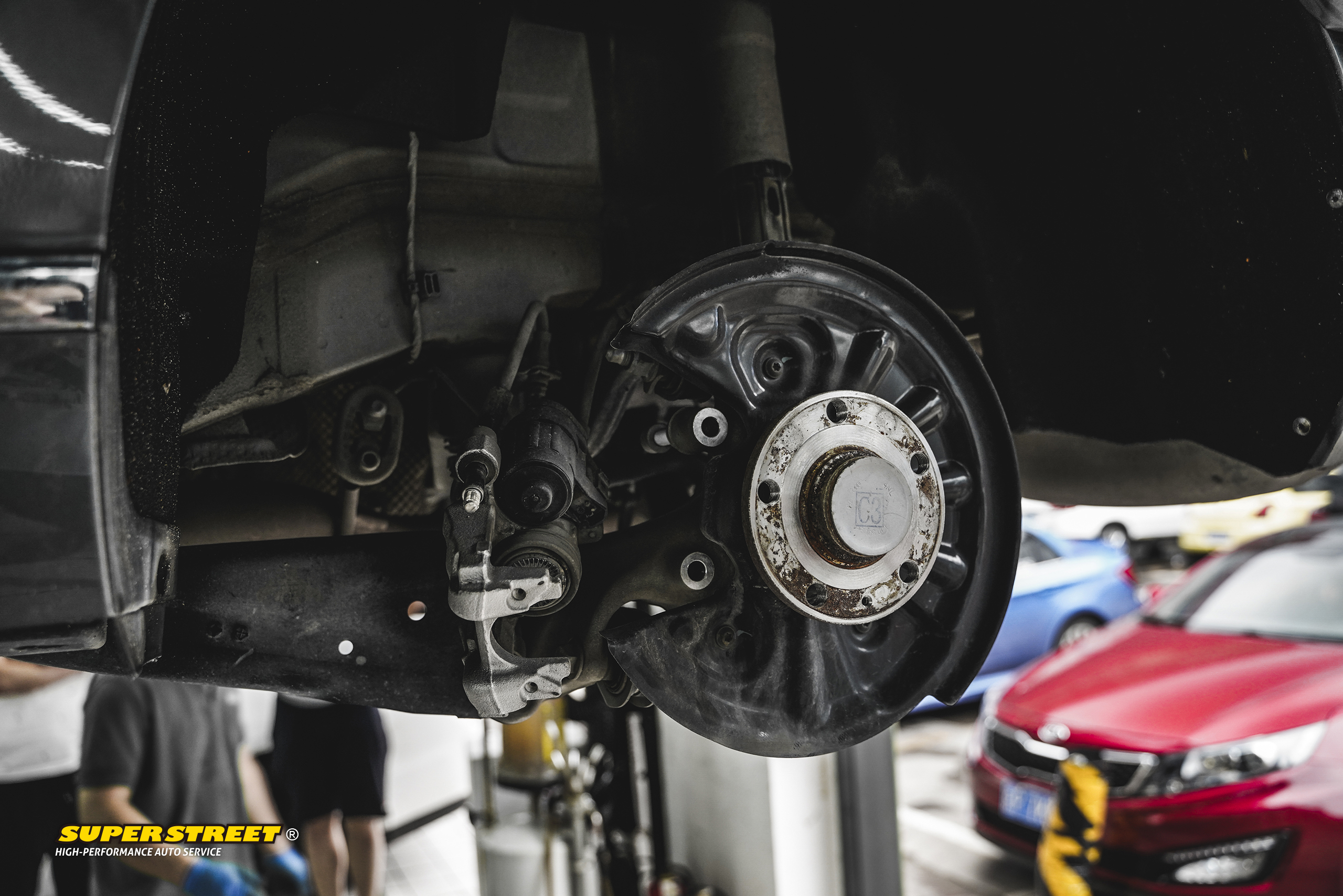 大众迈腾改后轮通风盘刹车系统,大众迈腾改轮毂刹车