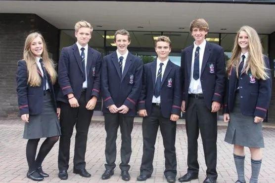 学生盲目跟随社会不良风气,盲目跟风洋品牌