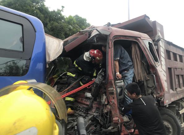 第五郡着火,闹市区大货车失控