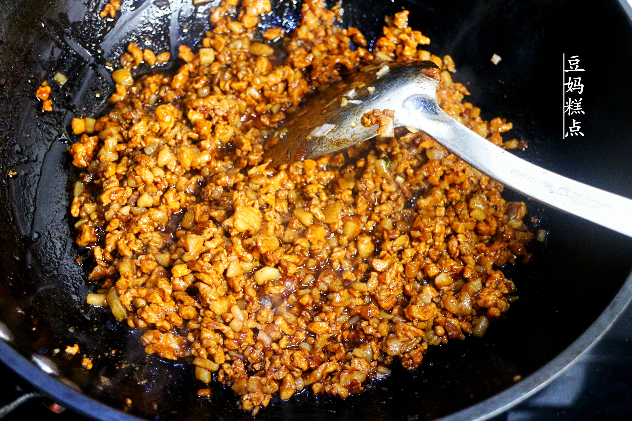 和儿子学做包子,老北京正宗酱肉包