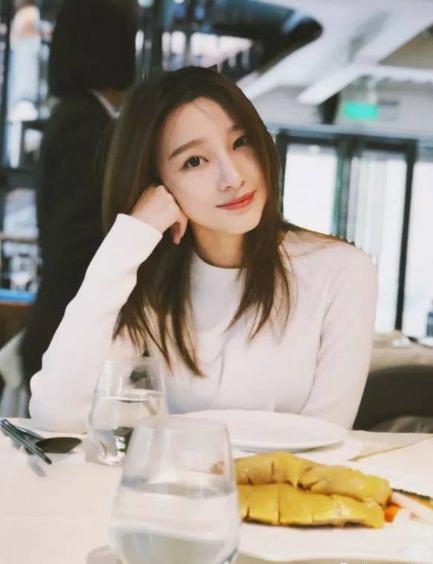 央视主持人马凡舒凭高颜值出圈,央视新晋女神马凡舒