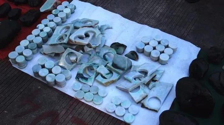 赌博是违法的请远离赌博,合法的三大赌博