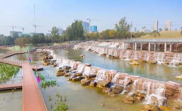 致敬郑州北龙湖,郑州暴雨感人瞬间致敬子弟兵