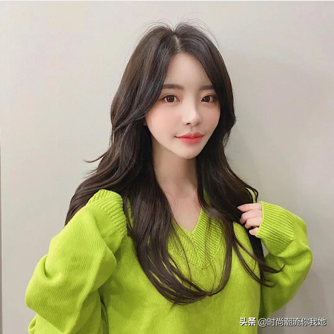 初秋最流行的全头烫,酷女孩初秋发型