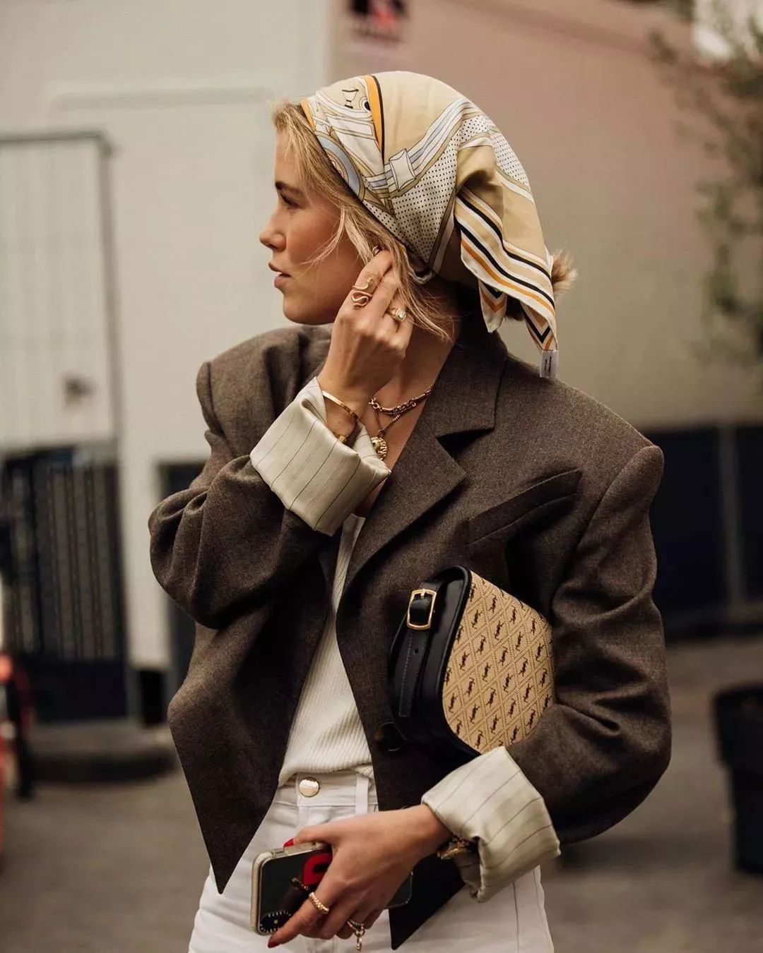 西装外套又长又宽怎么穿,西装外套怎么选越短越时髦