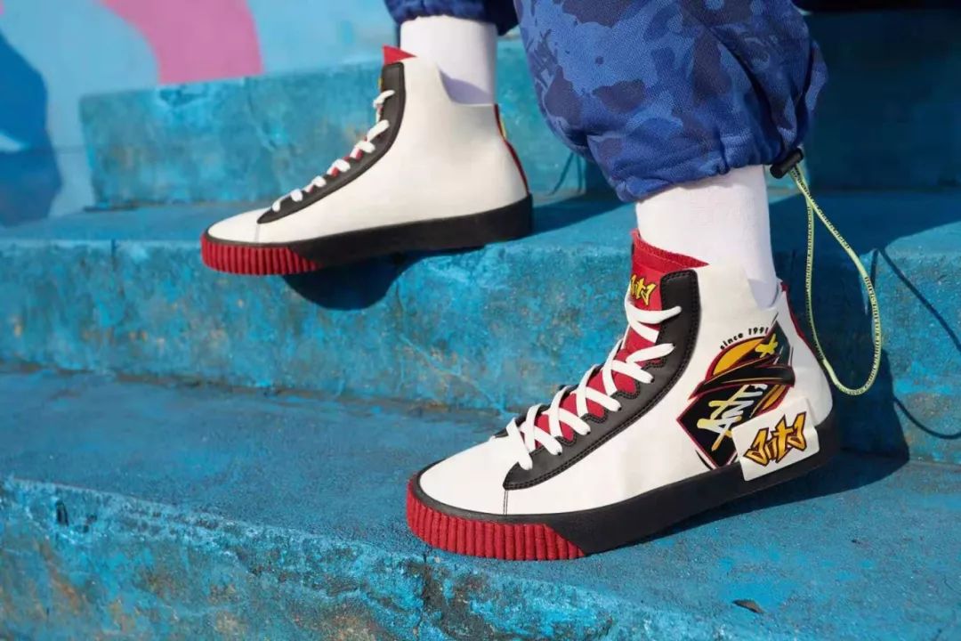 李宁与安踏2005年资产回报率分析,安踏与李宁市值对比