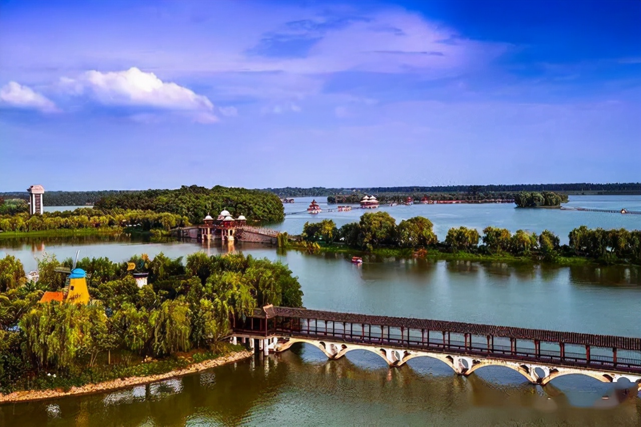 阜阳第一大县，总面积1988.5平方千米，交通便利村村通公路