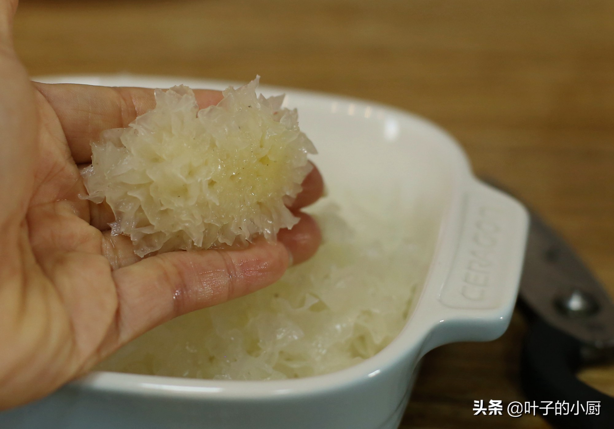 高压锅炖银耳汤要多久才有胶质,红枣枸杞桂圆银耳汤怎样煮出胶质