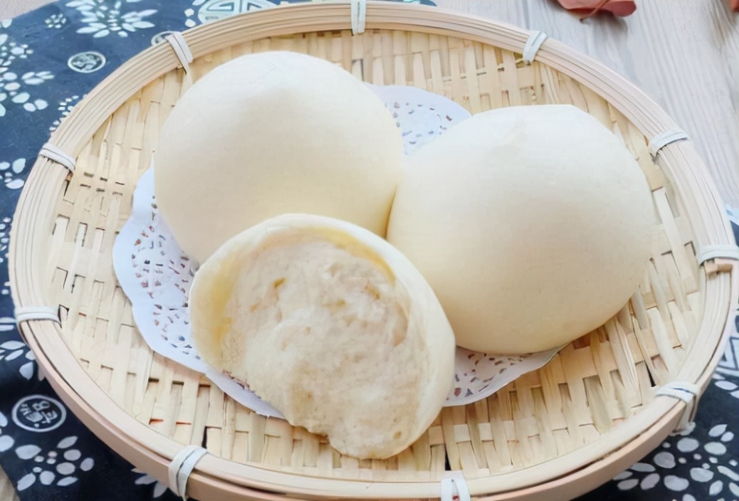 怎样用酵母粉蒸馒头好吃又松软,蒸馒头别只放酵母