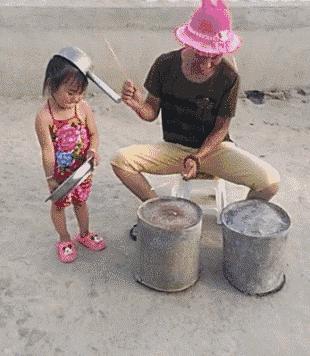 搞笑gif表面稳中带皮实则慌中带急,搞笑gif这才是真正的飙车王者