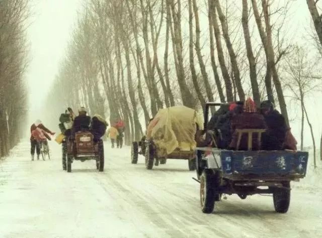 九张反映过年气氛的照片,百张罕见的过年老照片这才是年味